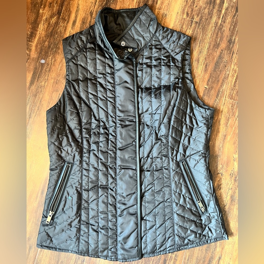 Banana Republic Black vest. Size S
